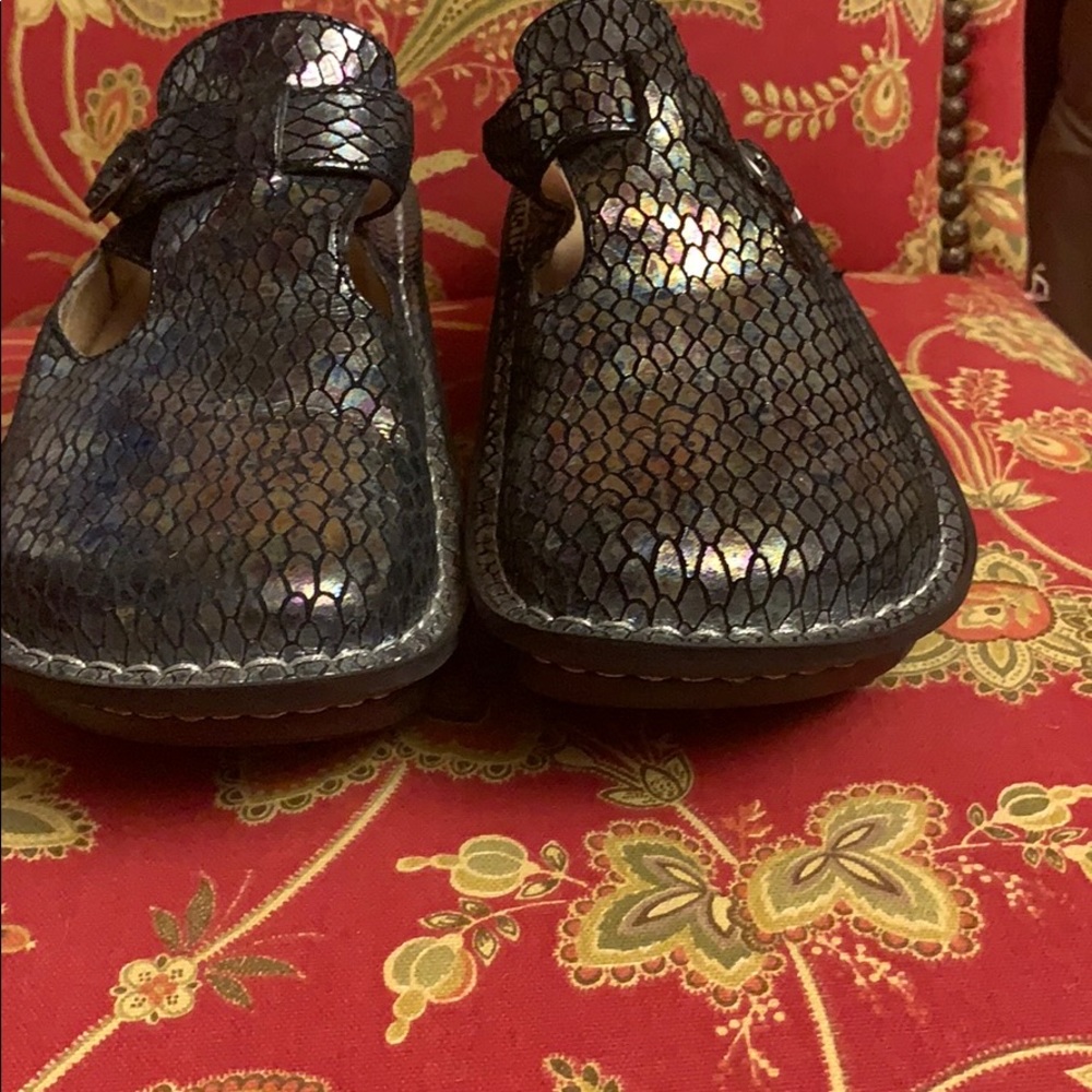 Clogs - Picture 3 of 3
